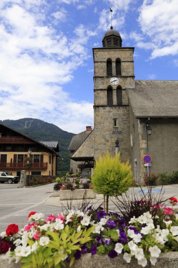 Morillon Ski resort, France - Morillon village : the Grand Massif ski ...