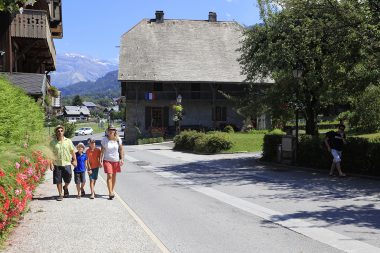 Morillon Ski resort, France - Morillon village : the Grand Massif ski ...