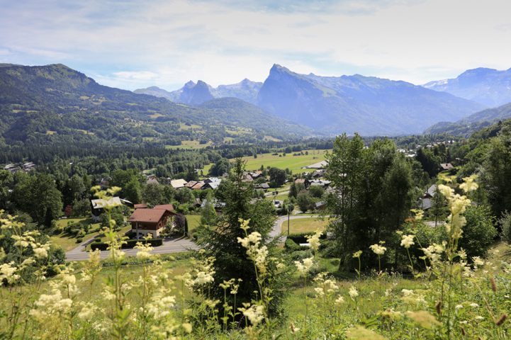 Morillon Ski resort, France - Morillon village : the Grand Massif ski ...